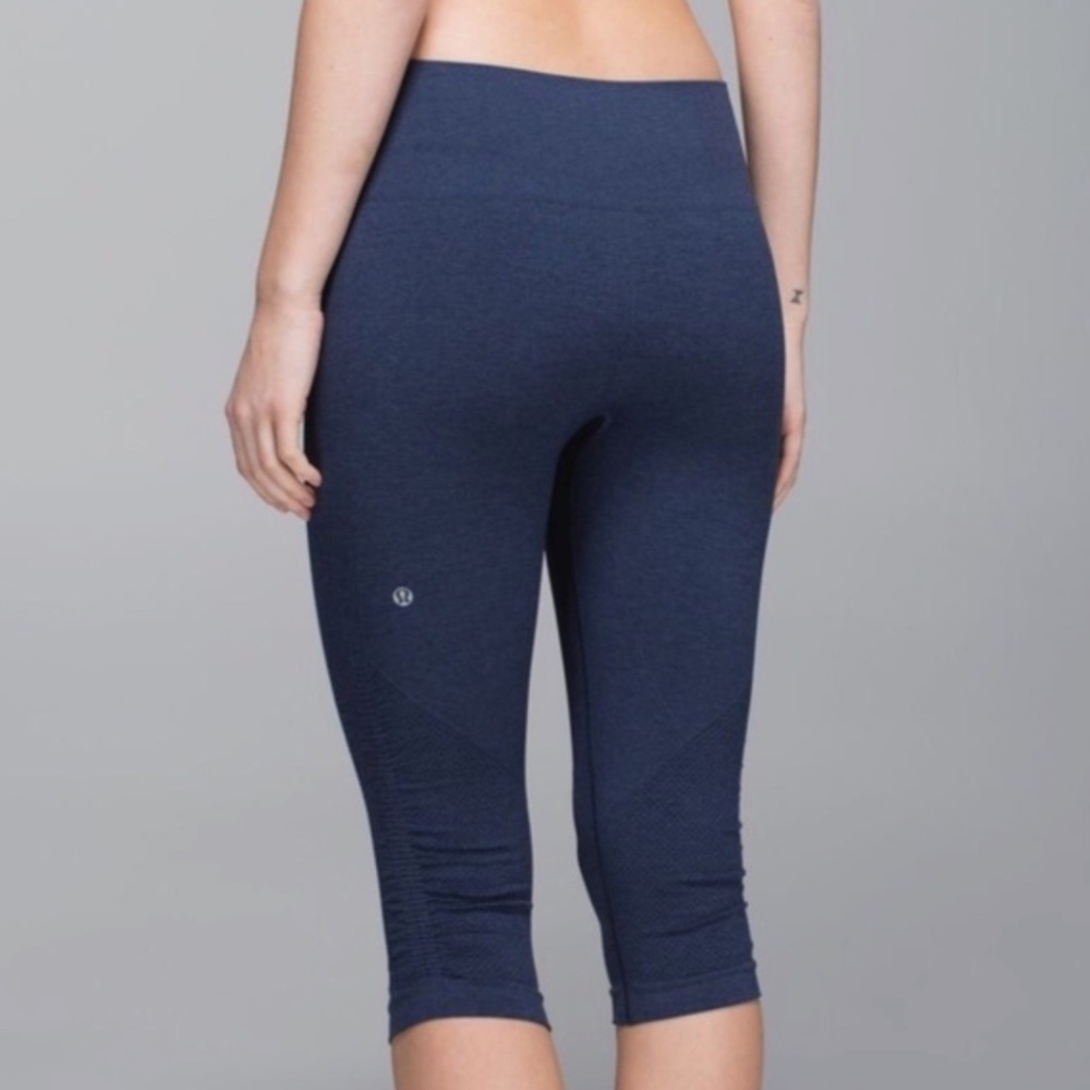 Lululemon In The Flow Crop II Heathered Navy Blue Size 6 EUC